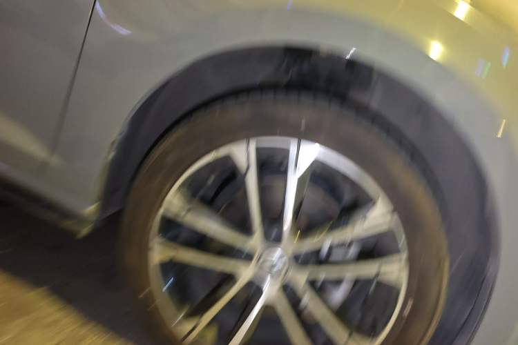 Used Volkswagen Golf 2020 Charming Edition 280TSI DSG R-Line Right Front Wheel Hub