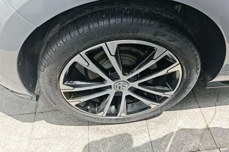 Used Volkswagen Golf 2020 280TSI DSG R-Line Version Right Rear Wheel Hub