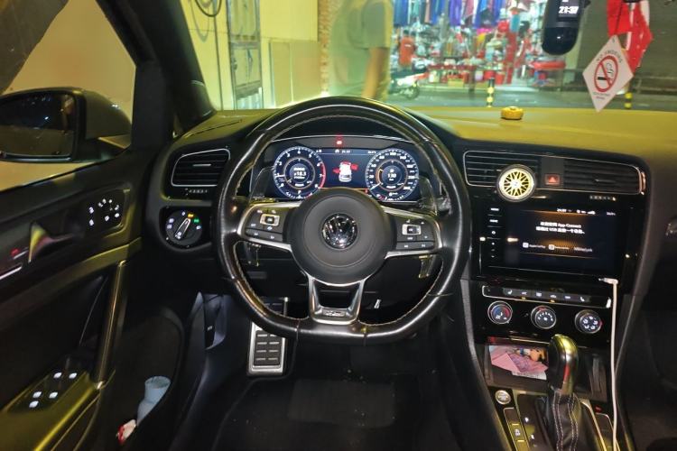 Used Volkswagen Golf 2020 Charming Edition 280TSI DSG R-Line Steering Wheel