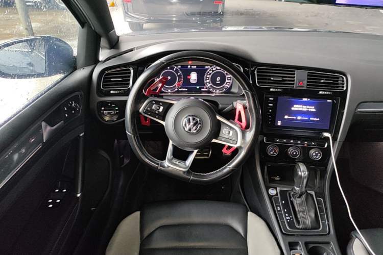 Used Volkswagen Golf 2020 Charming Edition 280TSI DSG R-Line Steering Wheel