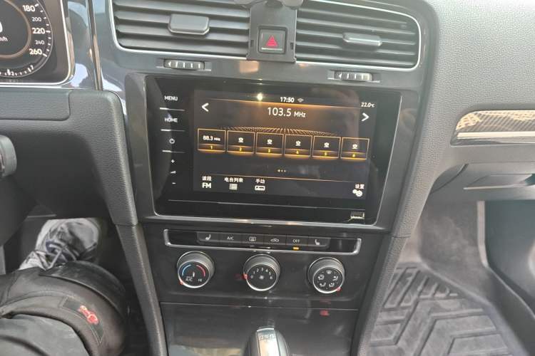 Used Volkswagen Golf 2020 280TSI DSG Luxury Edition Audio And AC Panel