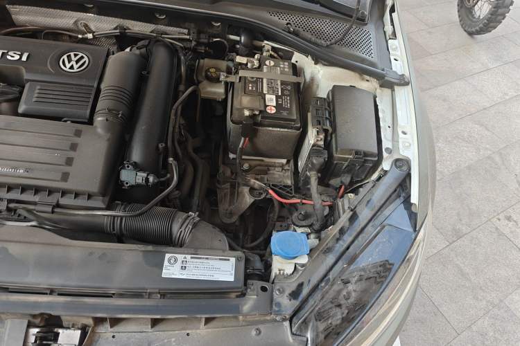 Used Volkswagen Golf 2020 280TSI DSG Luxury Edition Engine Bay Left