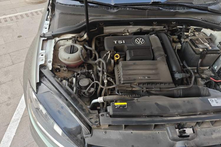 Used Volkswagen Golf 2020 280TSI DSG Luxury Edition Engine Bay Right