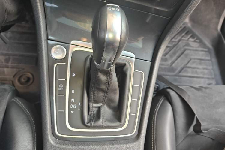 Used Volkswagen Golf 2020 280TSI DSG Luxury Edition Gear Lever