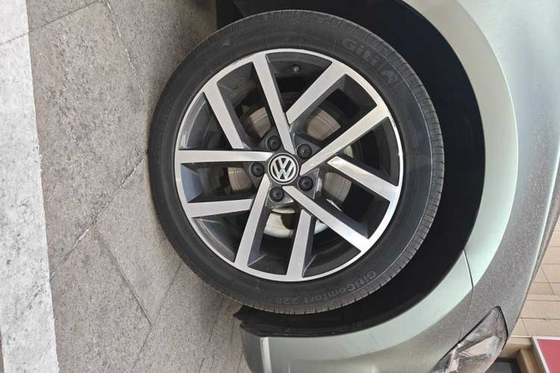 Used Volkswagen Golf 2020 280TSI DSG Luxury Edition Right Front Wheel Hub