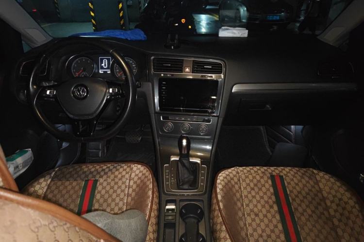 Used Volkswagen Golf 2020 200TSI DSG Comfortable and Ambitious Edition Center Console