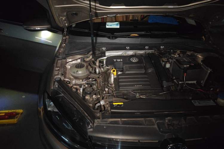 Used Volkswagen Golf 2020 200TSI DSG Comfortable and Ambitious Edition Engine Bay Right