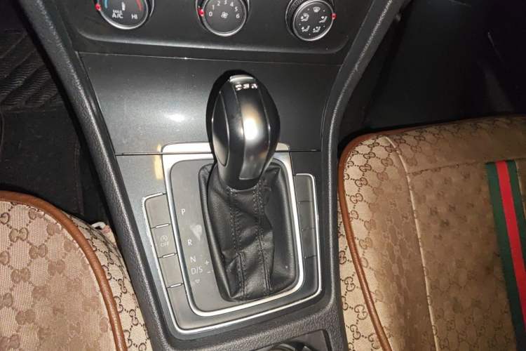 Used Volkswagen Golf 2020 200TSI DSG Comfortable and Ambitious Edition Gear Lever