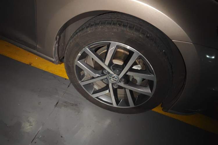 Used Volkswagen Golf 2020 200TSI DSG Comfortable and Ambitious Edition Right Front Wheel Hub