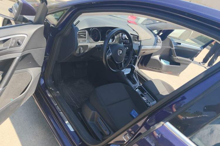 Used Volkswagen Golf 2020 200TSI DSG Comfortable and Ambitious Edition Driver Seat