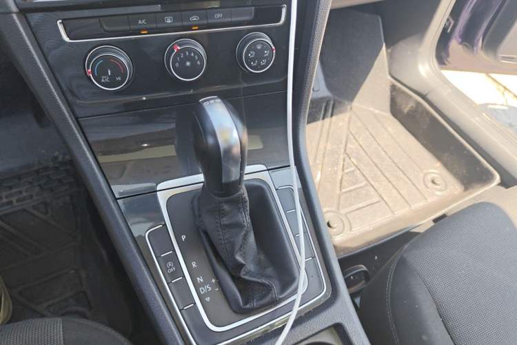 Used Volkswagen Golf 2020 200TSI DSG Comfortable and Ambitious Edition Gear Lever