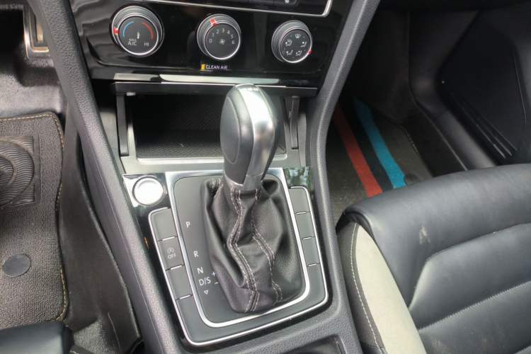 Used Volkswagen Golf 2020 Charming Edition 280TSI DSG R-Line Gear Lever
