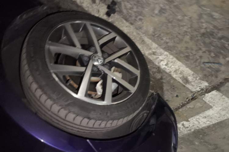 Used Volkswagen Golf 2020 Zhiai Edition 280TSI DSG Comfort Model Left Front Wheel Hub