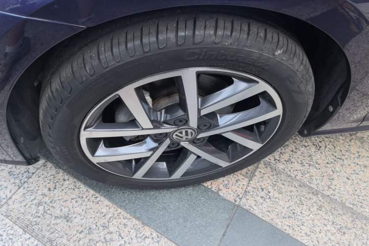 Used Volkswagen Golf 2020 Zhiai Edition 280TSI DSG Comfort Model Left Front Wheel Hub