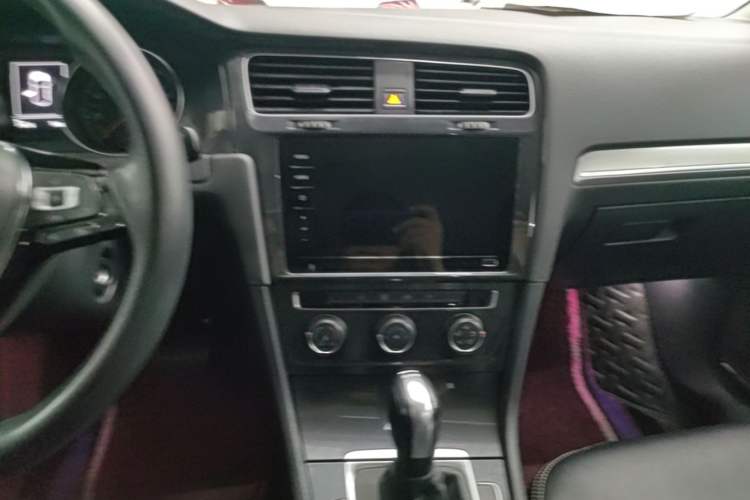Used Volkswagen Golf 2020 280TSI DSG Comfort Version Audio And AC Panel