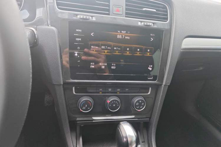 Used Volkswagen Golf 2020 200TSI DSG Comfortable and Ambitious Edition Audio And AC Panel