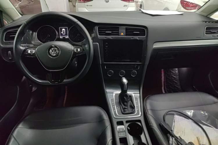 Used Volkswagen Golf 2020 280TSI DSG Comfort Version Center Console