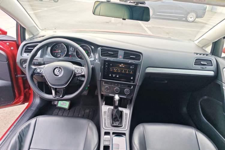 Used Volkswagen Golf 2020 200TSI DSG Comfortable and Ambitious Edition Center Console