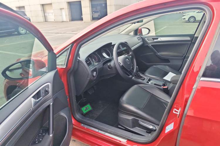 Used Volkswagen Golf 2020 200TSI DSG Comfortable and Ambitious Edition Driver Seat