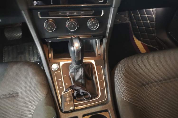 Used Volkswagen Golf 2020 Zhiai Edition 280TSI DSG Comfort Model Gear Lever