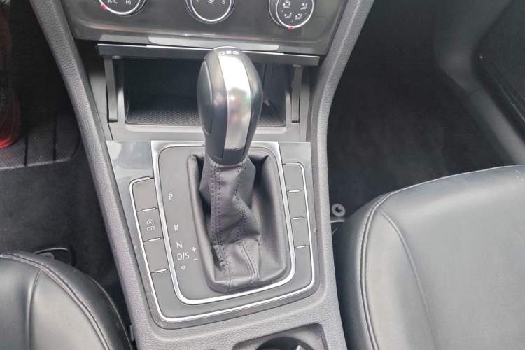 Used Volkswagen Golf 2020 200TSI DSG Comfortable and Ambitious Edition Gear Lever