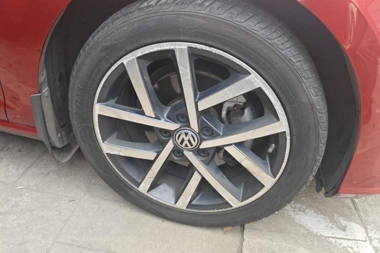 Used Volkswagen Golf 2020 Zhiai Edition 280TSI DSG Comfort Model Right Front Wheel Hub