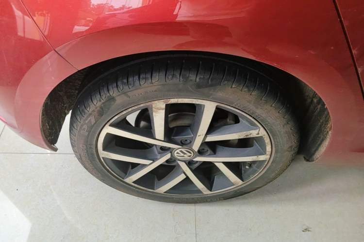 Used Volkswagen Golf 2020 Zhiai Edition 280TSI DSG Comfort Model Right Rear Wheel Hub