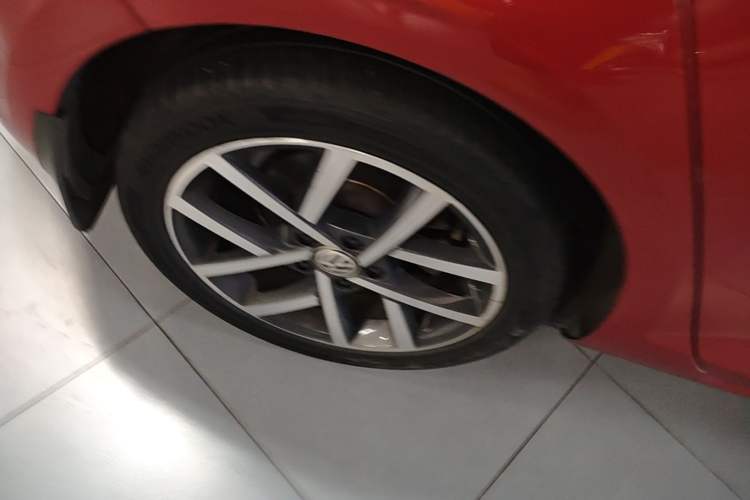 Used Volkswagen Golf 2020 Zhiai Edition 280TSI DSG Comfort Model Right Rear Wheel Hub