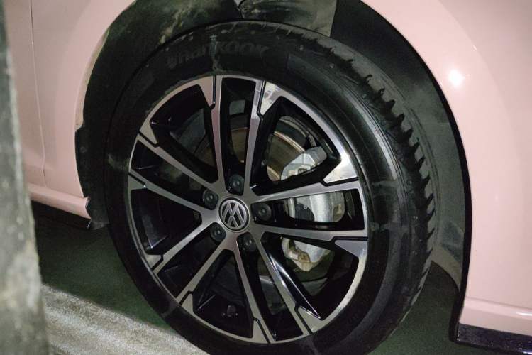 Used Volkswagen Golf 2020 Charming Edition 280TSI DSG R-Line Right Front Wheel Hub