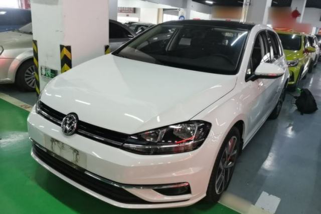 Ojetý Volkswagen Golf 2020 Zhiai Edition 200TSI DSG Comfortable & Ambitious Version