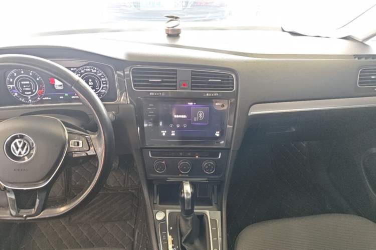 Used Volkswagen Golf 2020 Zhiai Edition 280TSI DSG Comfort Model Audio And AC Panel