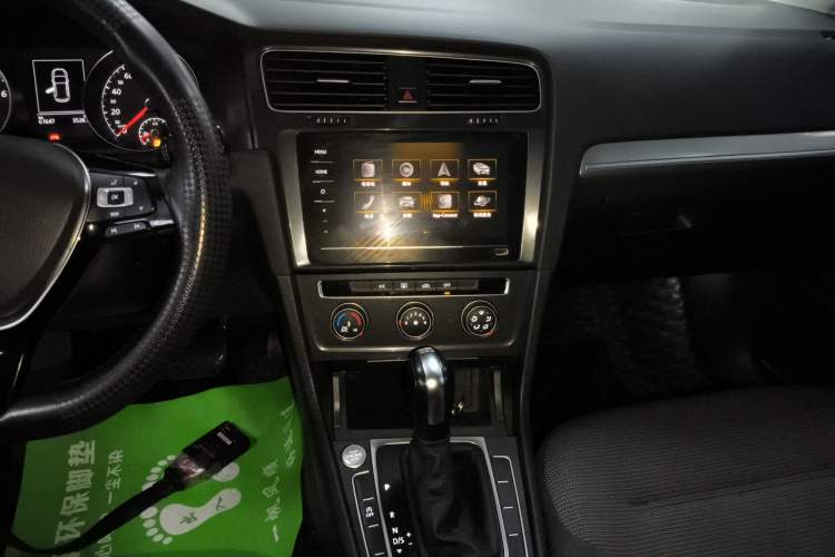 Used Volkswagen Golf 2020 Zhiai Edition 280TSI DSG Comfort Model Audio And AC Panel