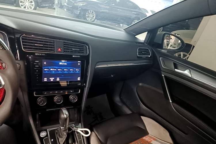 Used Volkswagen Golf 2020 Charming Edition 280TSI DSG R-Line Audio And AC Panel