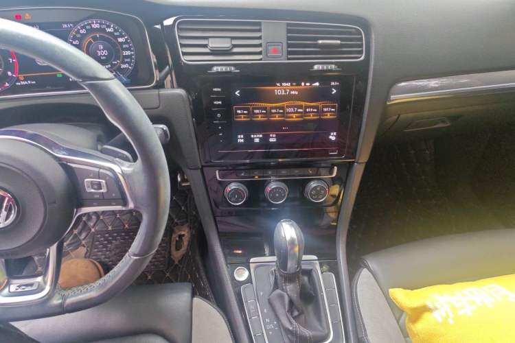 Used Volkswagen Golf 2020 Charming Edition 280TSI DSG R-Line Audio And AC Panel