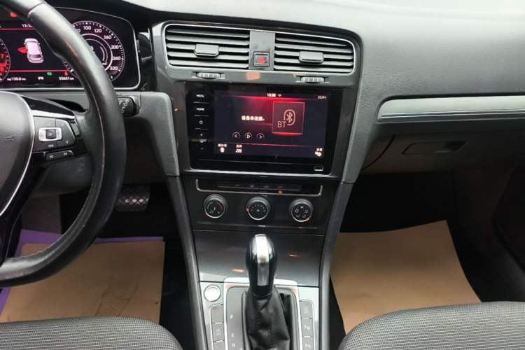 Used Volkswagen Golf 2020 Zhiai Edition 280TSI DSG Comfort Model Audio And AC Panel