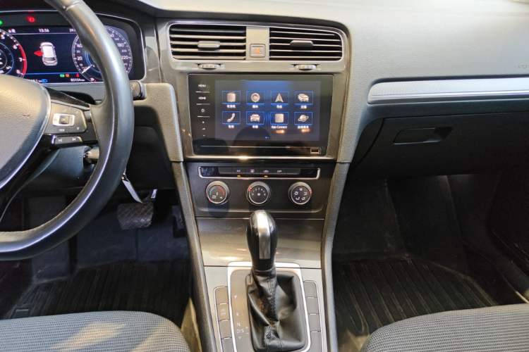 Used Volkswagen Golf 2020 280TSI DSG Comfort Version Audio And AC Panel