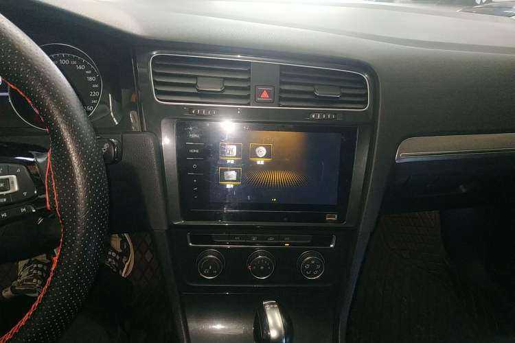Used Volkswagen Golf 2020 200TSI DSG Comfortable and Ambitious Edition Audio And AC Panel