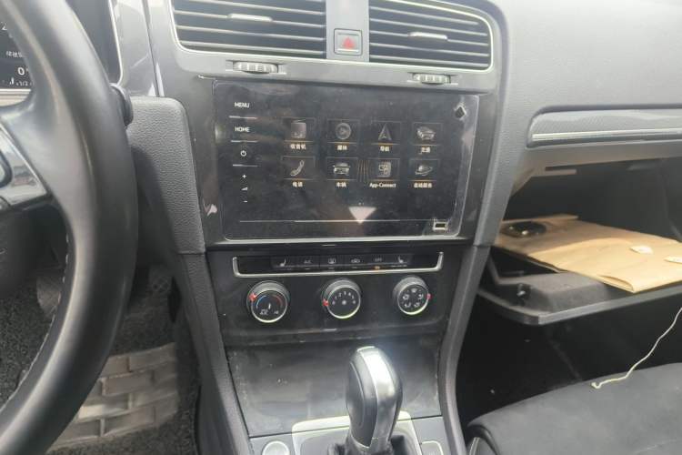 Used Volkswagen Golf 2020 Zhiai Edition 280TSI DSG Luxury Model Audio And AC Panel