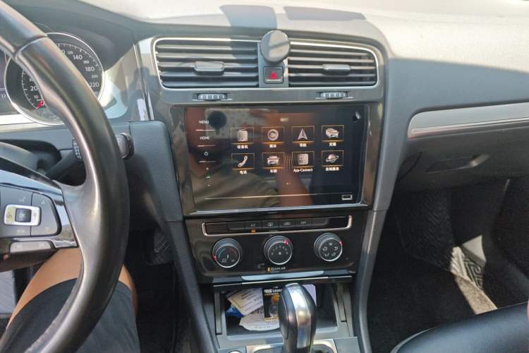 Used Volkswagen Golf 2020 Zhiai Edition 280TSI DSG Comfort Model Audio And AC Panel