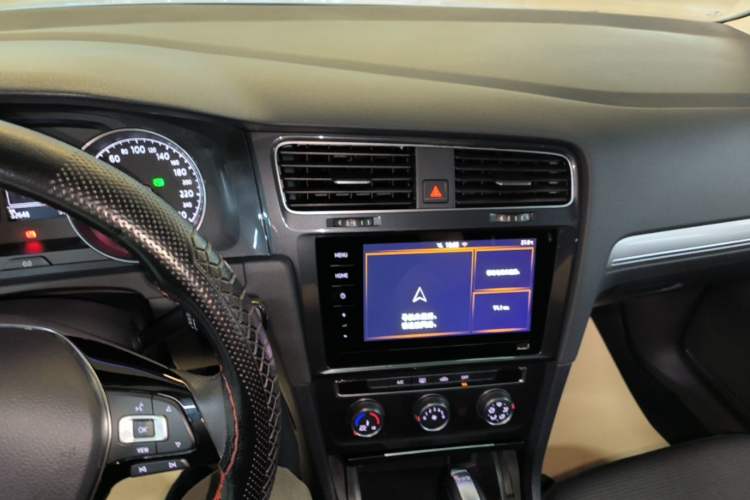 Used Volkswagen Golf 2020 Zhiai Edition 280TSI DSG Comfort Model Audio And AC Panel