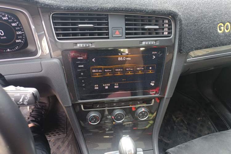 Used Volkswagen Golf 2020 Zhiai Edition 280TSI DSG Luxury Model Audio And AC Panel