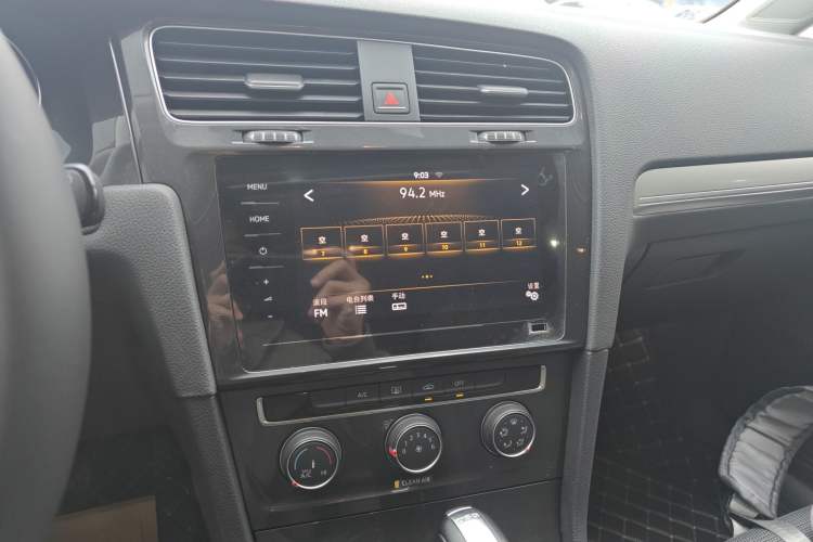 Used Volkswagen Golf 2020 Zhiai Edition 280TSI DSG Comfort Model Audio And AC Panel