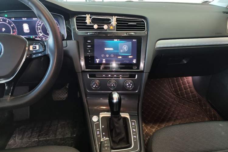 Used Volkswagen Golf 2020 Zhiai Edition 280TSI DSG Comfort Model Audio And AC Panel