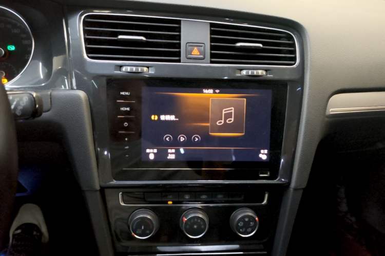 Used Volkswagen Golf 2020 Zhiai Edition 200TSI DSG Comfortable & Ambitious Version Audio And AC Panel