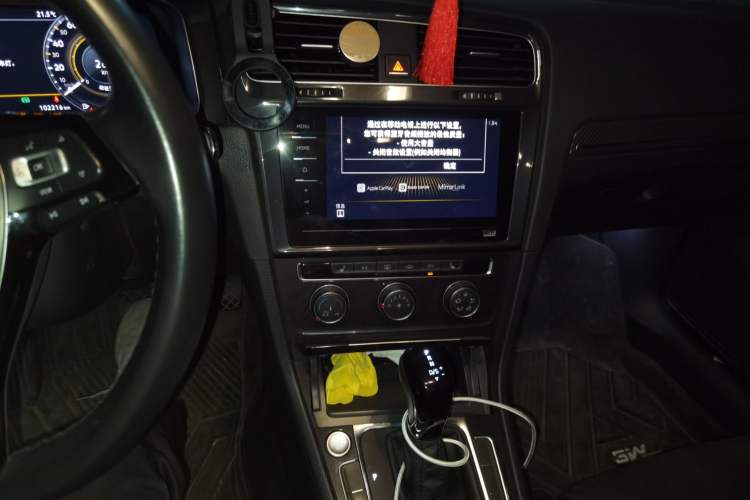 Used Volkswagen Golf 2020 Zhiai Edition 280TSI DSG Luxury Model Audio And AC Panel