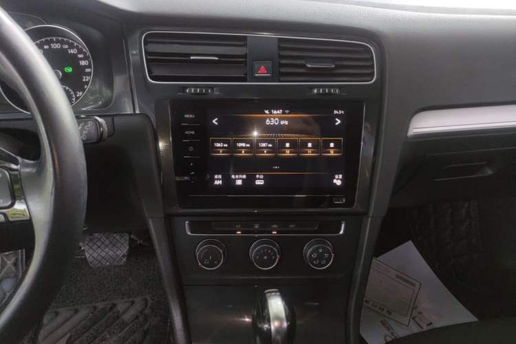 Used Volkswagen Golf 2020 Zhiai Edition 200TSI DSG Comfortable & Ambitious Version Audio And AC Panel