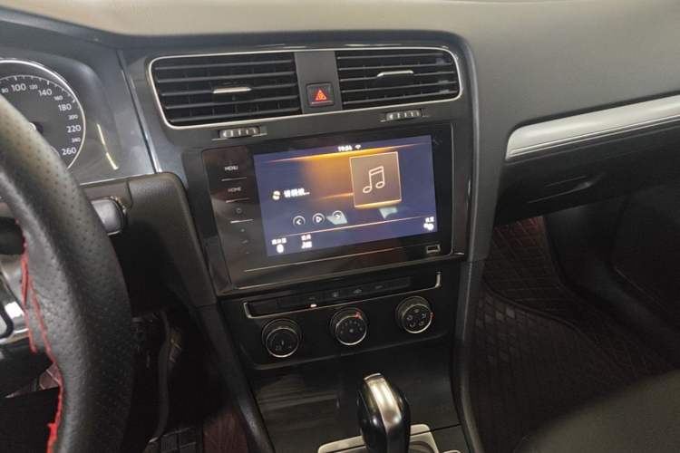 Used Volkswagen Golf 2020 200TSI DSG Comfortable and Ambitious Edition Audio And AC Panel