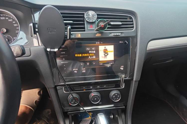 Used Volkswagen Golf 2020 Zhiai Edition 280TSI DSG Comfort Model Audio And AC Panel