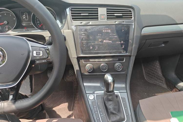 Used Volkswagen Golf 2020 Zhiai Edition 200TSI DSG Comfortable & Ambitious Version Audio And AC Panel