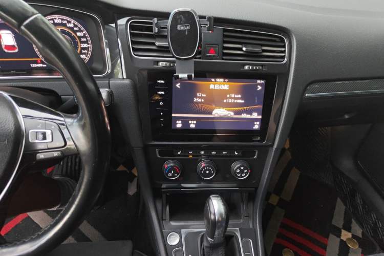 Used Volkswagen Golf 2020 280TSI DSG Luxury Edition Audio And AC Panel